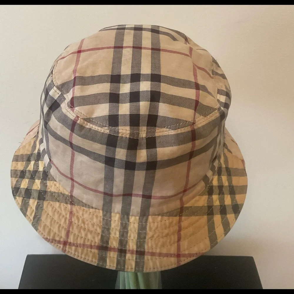 Authentic Burberry Reversible Bucket Hat. Black leather. - Picture 8 of 10